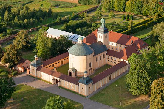 Klasztor w Stoczku Klasztornym. EU, Pl, warm-maz. LOTNICZE.